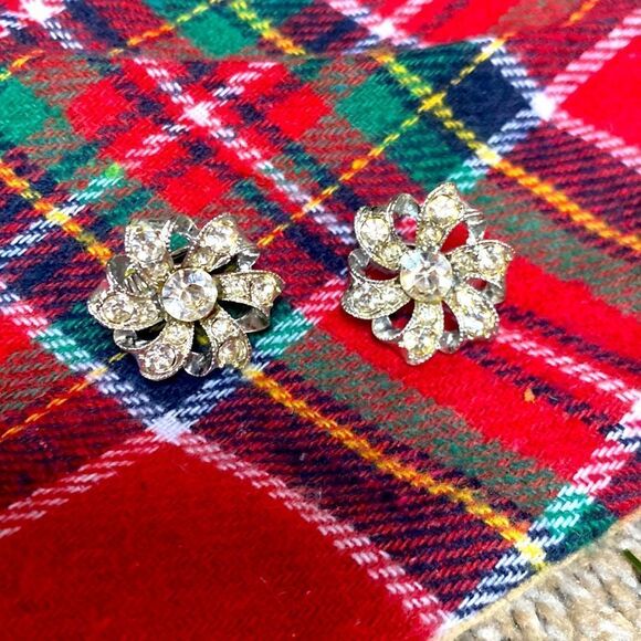 Vintage Faux Diamond and Silver Clip On Earrings - Picture 4 of 8
